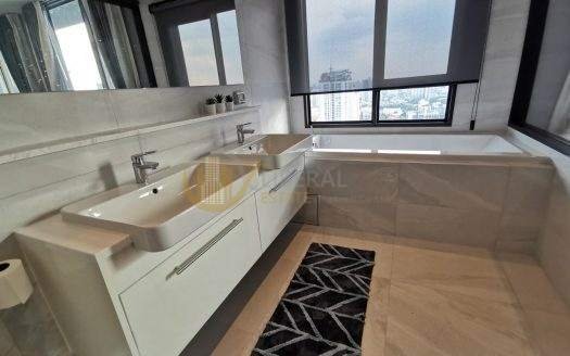 LTH2823 – Rhythm Ekkamai FOR SALE 3 beds 3 baths size 120 Sq.M. Nearby BTS Ekkamai station ONLY 29 MB