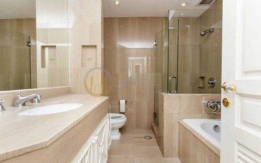 LTH2965 – Langsuan Ville FOR RENT 2 beds 3 baths size 242 Sq.M. Nearby BTS Chit Lom station ONLY 90k / Month