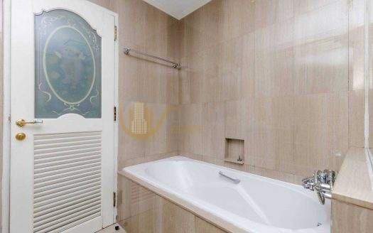 LTH2965 – Langsuan Ville FOR RENT 2 beds 3 baths size 242 Sq.M. Nearby BTS Chit Lom station ONLY 90k / Month