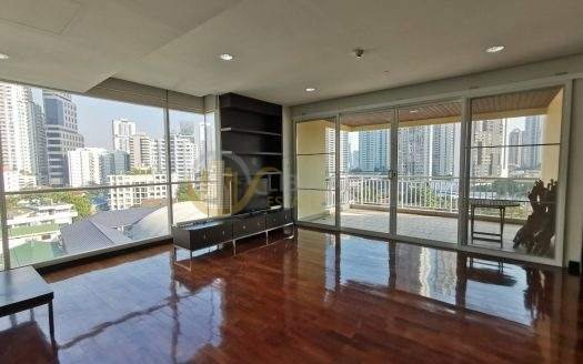 Condo Wilshire FOR SALE 3 beds 3 baths size 210 Sq.M. Nearby BTS Phrom Phong station ONLY 19.4 MB