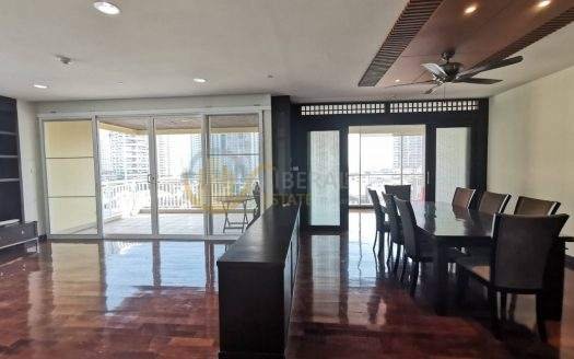 Condo Wilshire FOR SALE 3 beds 3 baths size 210 Sq.M. Nearby BTS Phrom Phong station ONLY 19.4 MB
