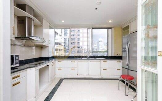 LTH2965 – Langsuan Ville FOR RENT 2 beds 3 baths size 242 Sq.M. Nearby BTS Chit Lom station ONLY 90k / Month
