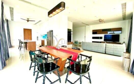 LTH3252 – Luxury Duplex with Private Pool Le Raffine Sukhumvit 39 FOR RENT 3 beds size 393.8 Sq.M. BTS Phrom Phong Station ONLY 200k /Month