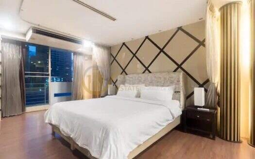 LTH3236 – Pet-Friendly Duplex Penthouse FOR RENT Near NIST International School 5 beds size 223 Sq.M. Near BTS Nana station ONLY 95k/Month