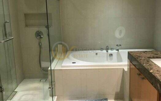 LTH3262 – Athenee Residence FOR RENT 3 beds 3 baths size 215 Sq.M. Nearby BTS Phloen Chit station ONLY 170k/Month