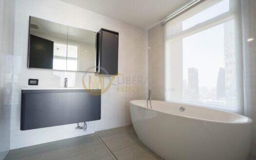LTH3279 – Condo in Ekkamai FOR RENT 3 beds 132 Sq.M. near BTS Ekkamai ONLY 80k/month