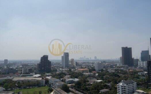 LTH3279 – Condo in Ekkamai FOR RENT 3 beds 132 Sq.M. near BTS Ekkamai ONLY 80k/month