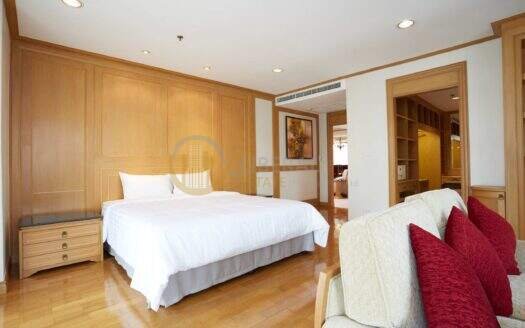 LTH3976 – Condo FOR RENT at Sukhumvit 31 3 beds 3 baths size 300 Sq.M. Nearby BTS Phrom Phong station ONLY 90k/Month