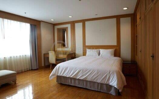 LTH3976 – Condo FOR RENT at Sukhumvit 31 3 beds 3 baths size 300 Sq.M. Nearby BTS Phrom Phong station ONLY 90k/Month