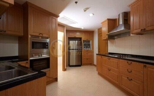 LTH3976 – Condo FOR RENT at Sukhumvit 31 3 beds 3 baths size 300 Sq.M. Nearby BTS Phrom Phong station ONLY 90k/Month