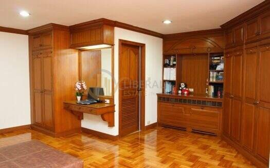 LTH3959 – Penthouse FOR RENT in Phrom Phong 4 beds 5 baths size 450 Sq.M. Nearby BTS Phrom Phong station ONLY 100k/Month