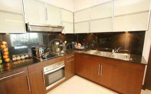 LTH4277 – Royal Residence Park FOR RENT 3 beds size 220 Sq.M. nearby MRT Lumphini Station ONLY 140k/Month