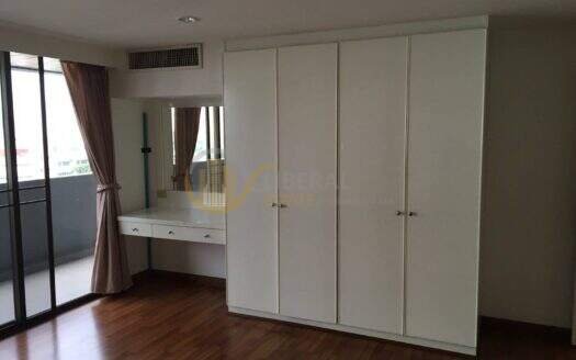 LTH4598 – Empire House FOR SALE 3 beds 4 baths size 227 Sq.M. Nearby BTS Ekkamai station ONLY 14 MB