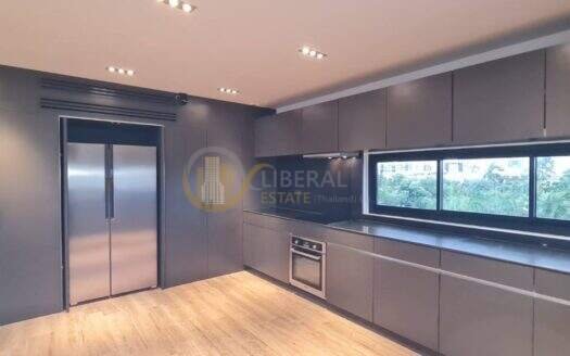 LTH4516 – Best Deal Condo FOR RENT in Ekkamai 2 beds 3 baths size 191.5 Sq.M. Nearby BTS Ekkamai station ONLY 85k/Month