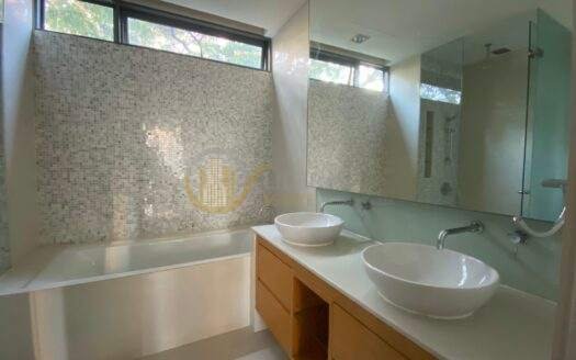 LTH5127 – Domus FOR RENT 3 beds 3 baths size 250 Sq.M. Nearby BTS Asoke station ONLY 170k/Month