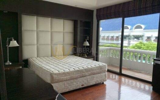 LTH5168 – Townhouse FOR RENT in Phrom Phong 3 beds 3 baths 195 Sq.M. nearby BTS Phrom Phong Station ONLY 60k/Month
