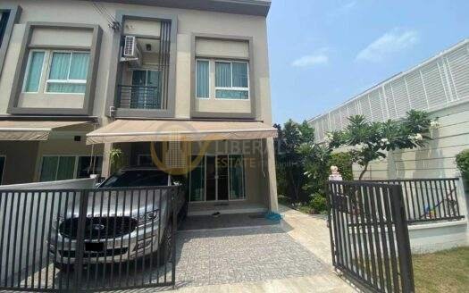LTH5195 – Townhouse FOR SALE in Bang Na area 3 beds 2 baths size 32.5 Sq.Waq. Nearby BTS Udomsuk station ONLY 4.7 MB