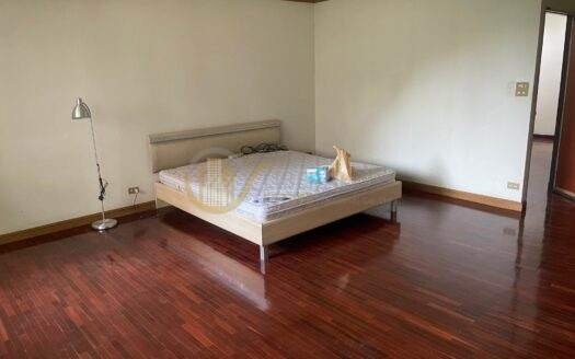 LTH5415 – Townhouse FOR RENT in Thonglor 4 beds 3 baths Size 350 Sq.M. nearby BTS Thonglor Station ONLY 99k/Month