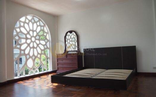 LTH5304 – Townhouse FOR RENT in Ekkamai 3 beds 4 baths size 350 Sq.M. Nearby BTS Ekkamai station ONLY 60k/Month