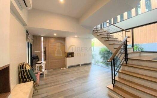 LTHC5335 – Townhome FOR RENT in Ekkamai 3 beds 4 baths size 200 Sq.M. Nearby ฺBTS Ekkamai station ONLY 65k/Month