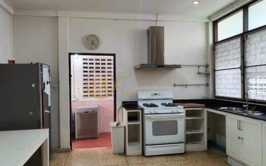 LTH5285 – House FOR RENT in Sathorn 4 beds 3 baths size 500 SQ.M. Nearby BTS Saint Louis Station ONLY 90k/Month