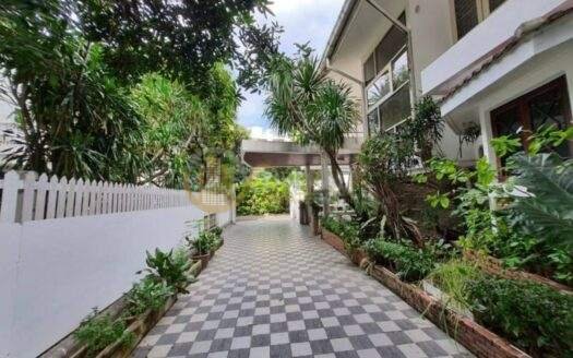 LTH5285 – House FOR RENT in Sathorn 4 beds 3 baths size 500 SQ.M. Nearby BTS Saint Louis Station ONLY 90k/Month