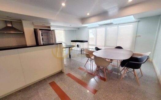 LTH5397 – House in Compound FOR RENT in Phrom Phong 3 beds 4 baths size 300 Sq.M. Nearby BTS Phrom Phong station ONLY 80k/Month