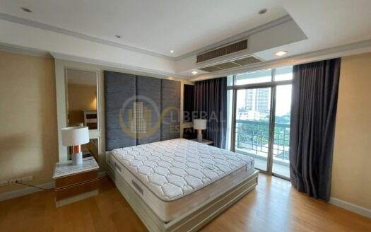 LTH5418 – Royal Castle FOR RENT 2 beds 2 baths size 133 Sq.M. Nearby BTS Phrom Phong station ONLY 50k/Month