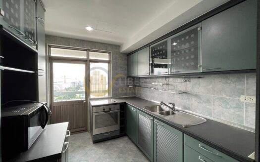 LTH5418 – Royal Castle FOR RENT 2 beds 2 baths size 133 Sq.M. Nearby BTS Phrom Phong station ONLY 50k/Month