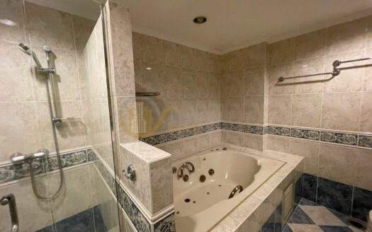 LTH5418 – Royal Castle FOR RENT 2 beds 2 baths size 133 Sq.M. Nearby BTS Phrom Phong station ONLY 50k/Month