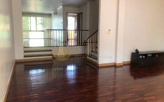 LTH5486 – Townhouse FOR RENT in Sathorn 3 beds 4 baths size 34 Sq.W. Nearby BTS Saint Louis station ONLY 65k/Month