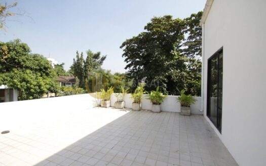 LTH5510 – House FOR RENT in Ekkamai 4 beds 5 baths size 450 Sq.M. Nearby BTS Ekkamai station ONLY 100k/Month