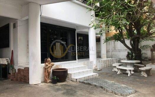 LTH5487 – Townhouse FOR RENT in Sathorn 6 beds 6 baths size 64 Sq.W. Nearby BTS Saint Louis station ONLY 65k/Month