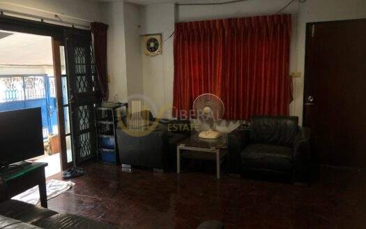 LTH5487 – Townhouse FOR RENT in Sathorn 6 beds 6 baths size 64 Sq.W. Nearby BTS Saint Louis station ONLY 65k/Month