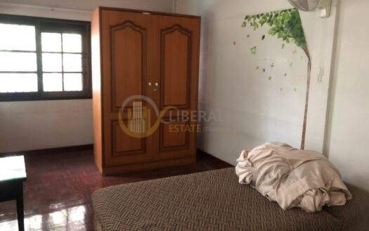 LTH5487 – Townhouse FOR RENT in Sathorn 6 beds 6 baths size 64 Sq.W. Nearby BTS Saint Louis station ONLY 65k/Month