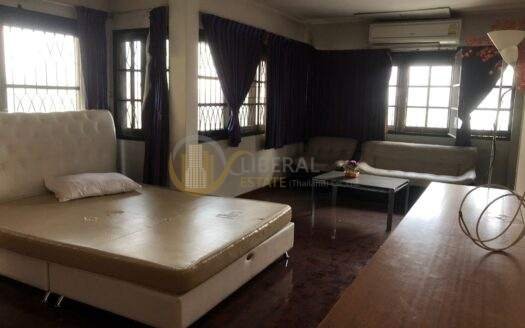 LTH5487 – Townhouse FOR RENT in Sathorn 6 beds 6 baths size 64 Sq.W. Nearby BTS Saint Louis station ONLY 65k/Month