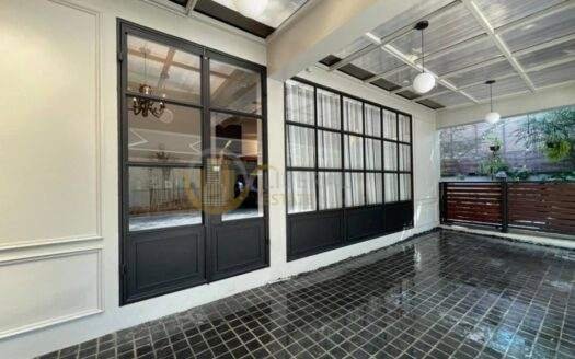 LTHC5544 – Townhome FOR SALE in Pattanakarn 3 beds 3 baths size 178 Sq.M. Nearby ARL Huamark station ONLY 11.5 MB