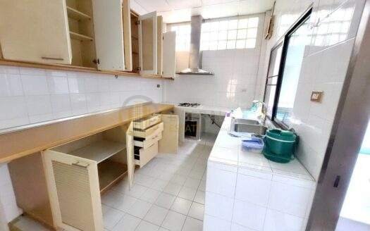 LTHC5553 – Townhouse FOR RENT in Yen Akat 4 beds 4 baths size 300 Sq.M. Nearby BTS Chong Nonsi Station ONLY 60k/Month