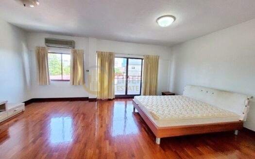 LTHC5553 – Townhouse FOR RENT in Yen Akat 4 beds 4 baths size 300 Sq.M. Nearby BTS Chong Nonsi Station ONLY 60k/Month