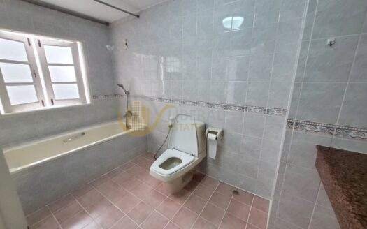 LTHC5553 – Townhouse FOR RENT in Yen Akat 4 beds 4 baths size 300 Sq.M. Nearby BTS Chong Nonsi Station ONLY 60k/Month