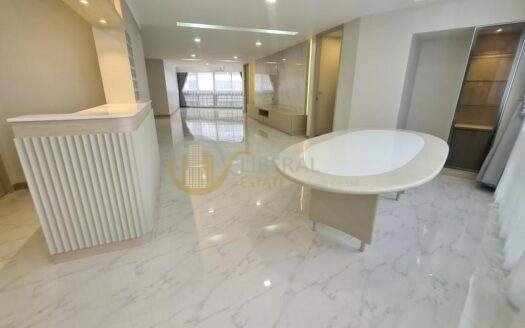 LTH5853 – President Park Sukhumvit 24 FOR RENT 3 beds 3 baths size 260 Sq.M. Nearby BTS Phrom Phong station ONLY 80k/ month