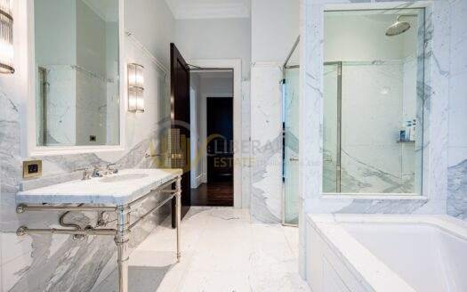 LTHC5766 – 98 Wireless FOR RENT 2 beds 3 baths size 132 Sq.M. Nearby BTS Phloen Chit station ONLY 150k/Month