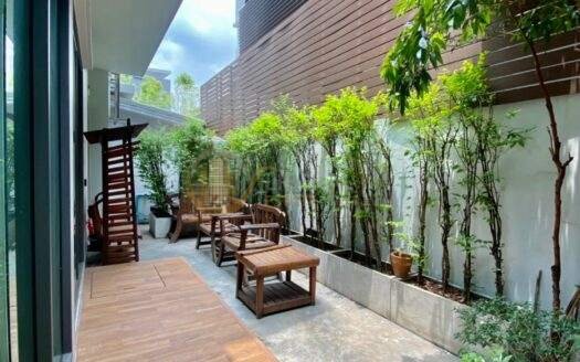 LTH5876 – Townhome FOR SALE in Sathorn 9 beds 7 baths size 439.17 Sq.M. Nearby BTS Saint Louis station ONLY 45 MB