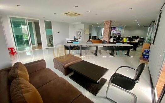 LTH5876 – Townhome FOR SALE in Sathorn 9 beds 7 baths size 439.17 Sq.M. Nearby BTS Saint Louis station ONLY 45 MB