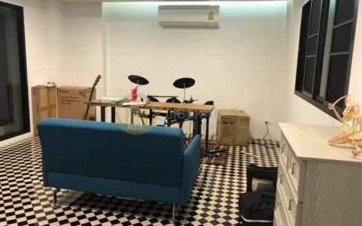 LTH5877 – House FOR SALE in Latkrabang 5 beds 4 baths size 425 Sq.M. Nearby ARL Latkrabang station ONLY 25 MB