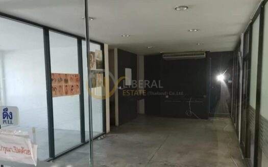 LTH5998 – Commercial Building FOR RENT in Thonglor 6 rooms 6 baths Size 579 Sq.M. nearby BTS Thonglor Station ONLY 70k/Month