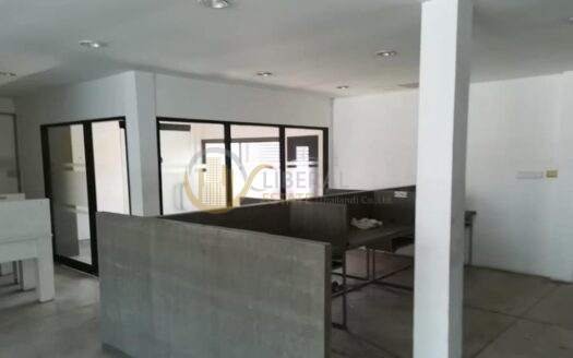 LTH5998 – Commercial Building FOR RENT in Thonglor 6 rooms 6 baths Size 579 Sq.M. nearby BTS Thonglor Station ONLY 70k/Month