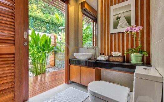 LTHC6078 – Single House with Private Swimming Pool FOR SALE 3 beds 3 baths size 842 Sq.M. Nearby BTS Punnawithi station ONLY 118 MB