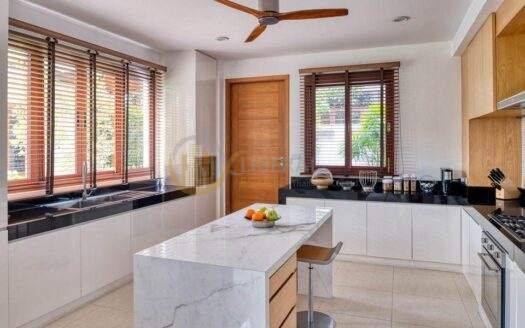 LTHC6078 – Single House with Private Swimming Pool FOR SALE 3 beds 3 baths size 842 Sq.M. Nearby BTS Punnawithi station ONLY 118 MB