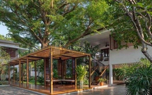 LTHC6078 – Single House with Private Swimming Pool FOR SALE 3 beds 3 baths size 842 Sq.M. Nearby BTS Punnawithi station ONLY 118 MB